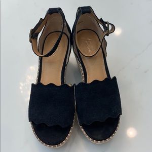 Vintage Crown Black Scalloped Wedges